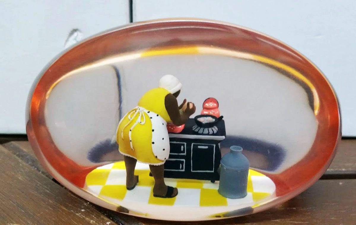 Hot Water Corn Bread Paperweight By Annie Lee detail