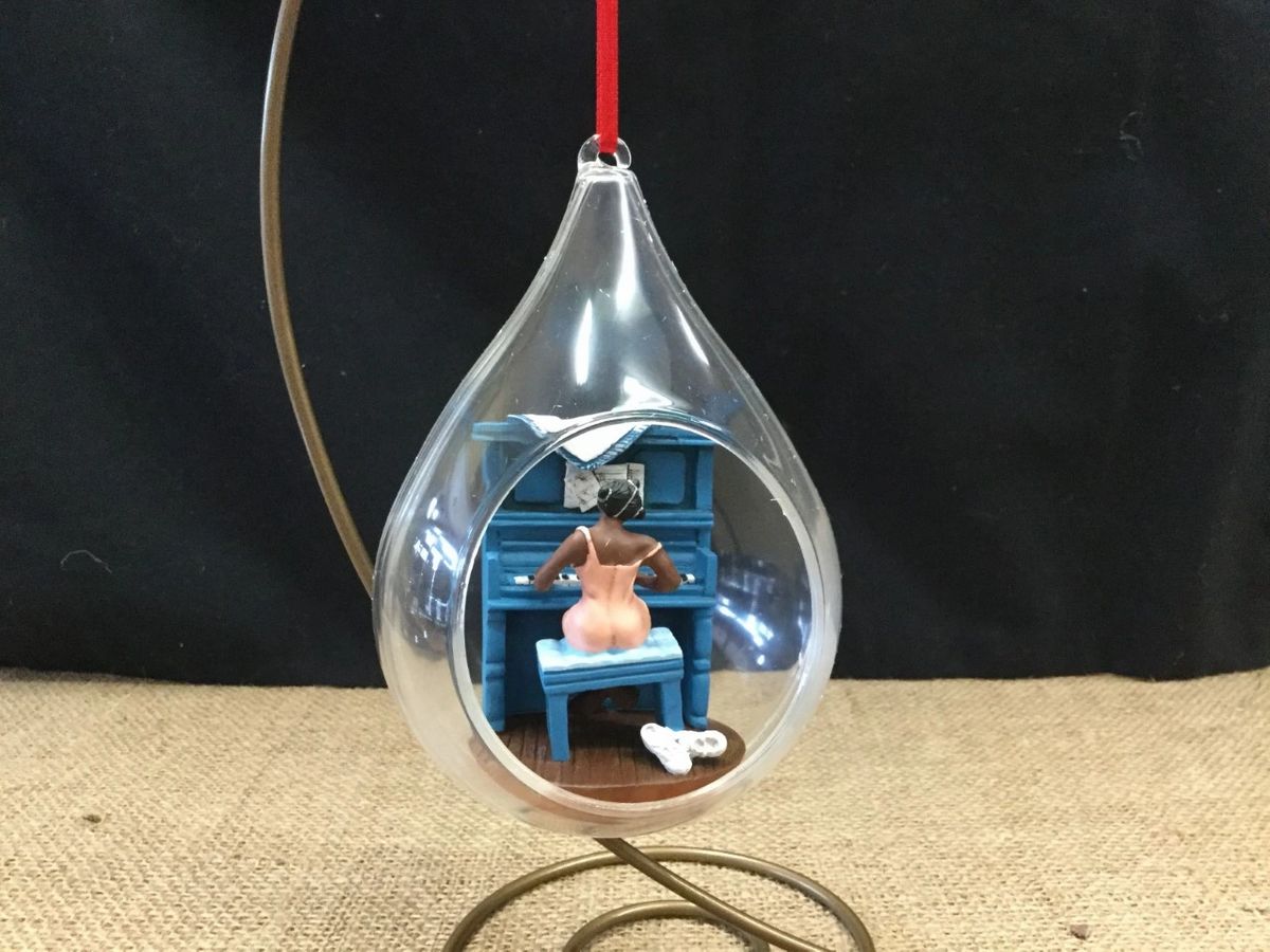 Rhapsody Ornament Annie Lee