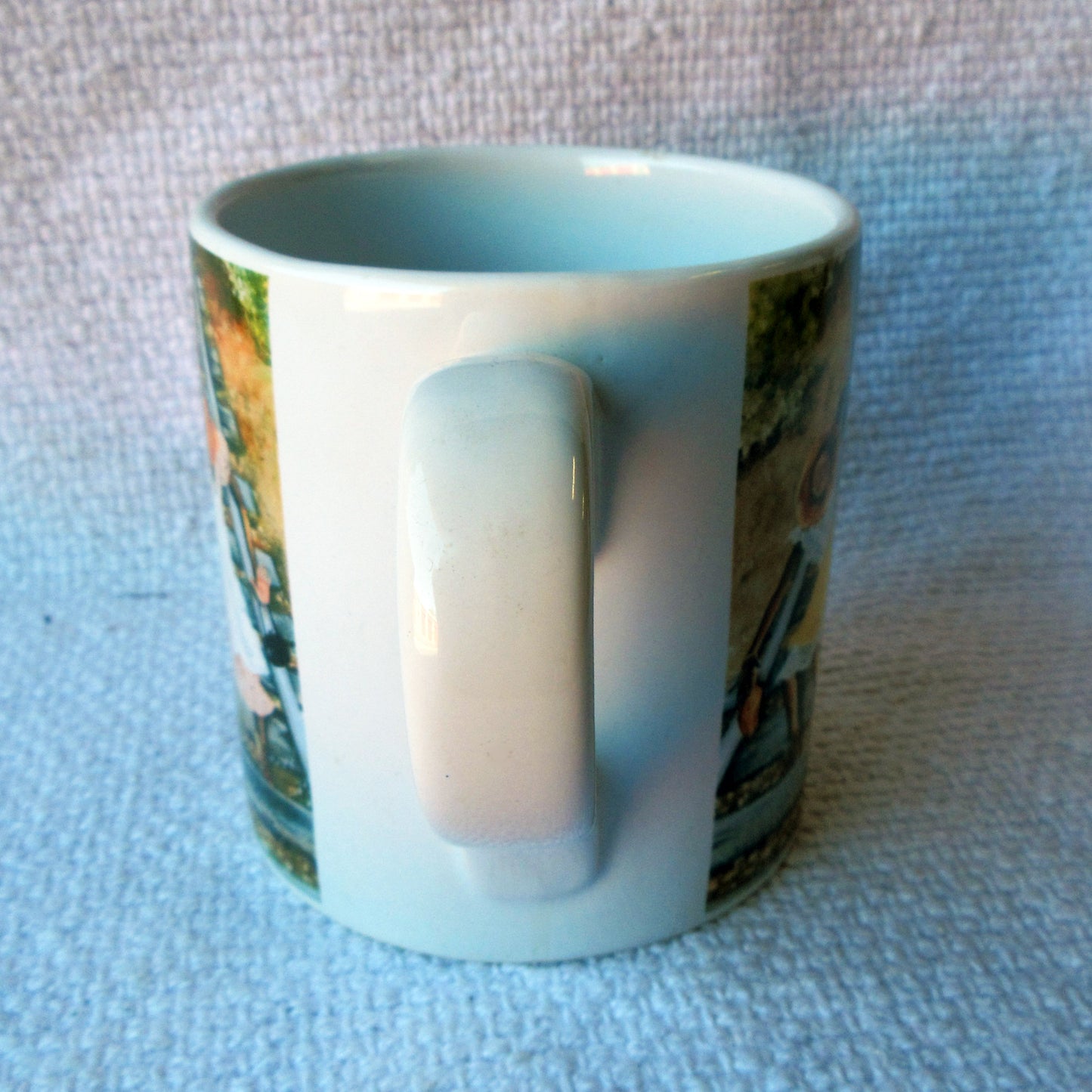 Gettin' To Town Mug with art by Annie Lee handle