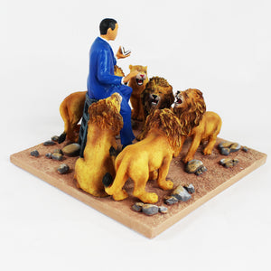 President Obama In The Lion's Den figurine. President sitting on a stump surrounded by six fierce lions - side 2